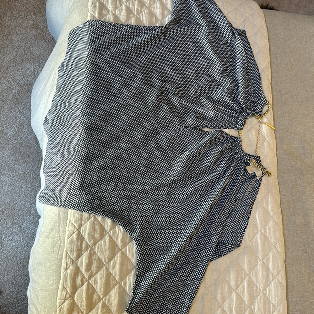 Open shoulder top